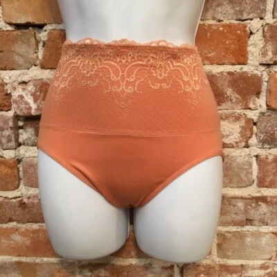 Bragas cortas Rhonda con superposición de encaje de cobre cizalla nuevas Foto 1 de 3