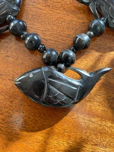 Collar de peces vintage con cuentas años 70 grueso boho belleza tallada cuerno mediados de siglo - Imagen 1 de 7
