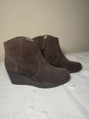 Crocs Botas Mujer 6 Leigh Cremallera Lateral Cuña Botín Marrón Gamuza Informal Foto 1 de 4