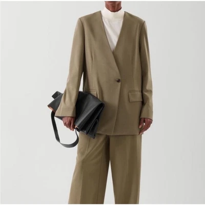 Chaqueta Blazer COS Para Mujer Talla L Taupe Cuello en V Calce Relajado Minimalista Carrera Foto 1 de 4