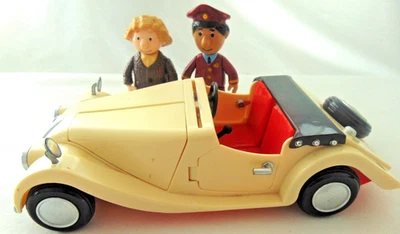POSTMAN PAT - DR. SYLVIA GILBERTSON & AJAY BAINS + FREE WHEEL MORGAN SPORTS CAR - Image 1 of 4