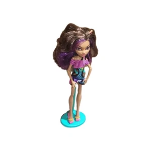 2010 Original Monster High Gloom Beach Clawdeen Wolf Doll & Stand EUC - Imagen 1 de 16