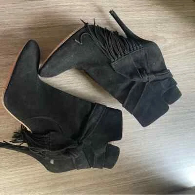 Botines Aquazzara Loren negros con tacón de aguja usados en excelente estado Foto 1 de 4