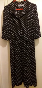 Black and white size 8 Liz Claiborne dress with front buttons and short sleeves - Picture 1 of 3