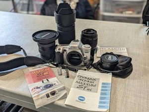 Minolta Dynax Maxxum STsi 404si analoge Spiegelreflexkamera 35 mm mit 4 Objektiven Promaster ansehen! - Bild 1 von 24