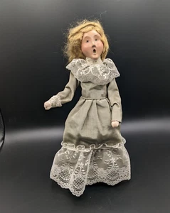 Abito Byers Choice The Carolers Dancing Victorian Woman in pizzo verde 12,5" 1999 - Foto 1 di 11