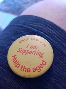 Help The Aged Youth Campaign Vintage badge - Foto 1 di 2