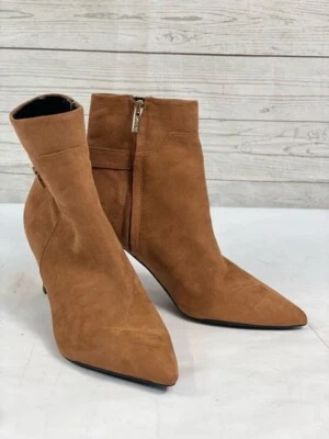 Bota Calvin Klein Feminina Sosele Biqueira Pontiaguda em Conhaque Tamanho 7M - Imagem 1 de 4