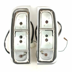 Par de luces traseras de carcasa trasera derecha izquierda Toyota Hilux RN20 1972-1978 NOS 220-33531 - Imagen 1 de 6