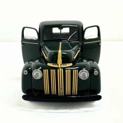 The Danbury Mint Diecast Model 1:24 scale 1942 Ford Pickup Truck - image 1 of 4