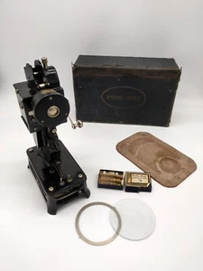PROJECTEUR PATHE BABY 9,5 mm + BOITE D'ORIGINE + TAPIS - Photo 1/8
