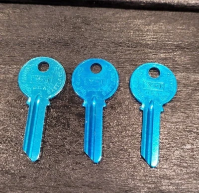 Vintage Curtis Aluminum Y-1 Blue Single Key Blank Spare Key - Image 1 of 2