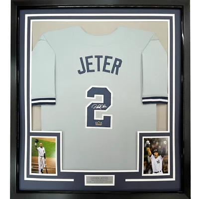 Футболка с автографом Дерека Джетера в рамке факсимиле 33x42 серая с лазерной перепечаткой - Изображение 1 из 2