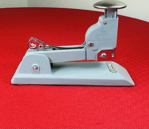 Grapadora de Colección Swingline Nº 13 Resistente Gris MCM Long Island City NY Art Deco - Imagen 1 de 9