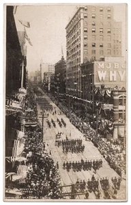 Seattle, Washington 1915 FOTO REAL desfile militar, escaparates - postal antigua - Imagen 1 de 2