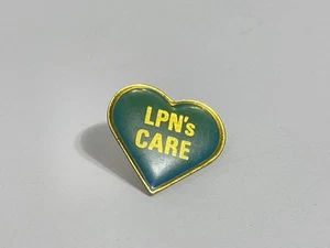 Spilla smaltata in metallo LPN’s Care, con licenza infermiera pratica - Foto 1 di 5