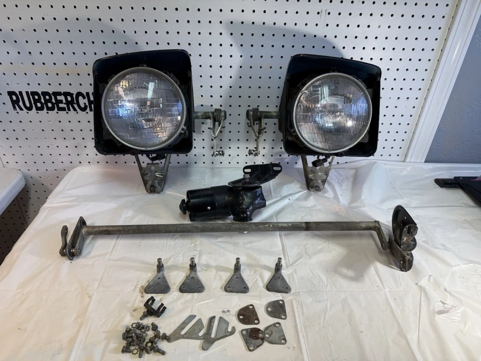 1985 Porsche 944 Flip Up Left & Right Headlight Kit W/ Motor Linkage - Image 1 of 4