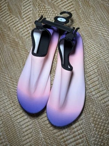 Ombré rosa & lila Damen dehnbare Wasserschuhe, Schwimmen, Größe US L, neu ohne Etikett - Bild 1 von 7