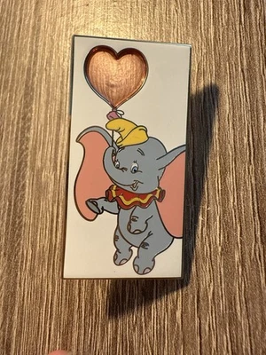 Disney DSF DSSH Dumbo Día de San Valentín 2023 Vitral Corazón Globo Prendedor LE Foto 1 de 2