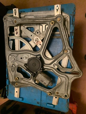 86 - 94 Classic Saab 900 Convertible RR Window Regulator & Electric Motor - Image 1 of 2