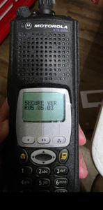 Motorola XTS5000 VHF Radio W/SZYFROWANIE, Z ANTENĄ, NR MODELU H18KEH9PW7AN - Zdjęcie 1 z 10