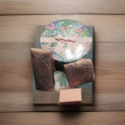 Lilly Pulitzer Relax in Print Feline good accessories box - NWT And Packaging - Image 1 of 4