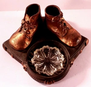 Vintage 1940er Bronze Baby Schuh Schmuck / Aschenbecher mit Klarglas Starburst Aschenbecher  - Bild 1 von 12