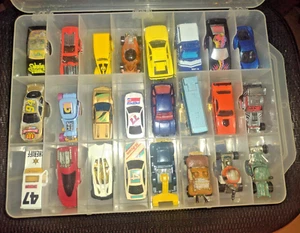 Konvolut 48 Hot Wheels Autos mit Koffer USA - Bild 1 von 7
