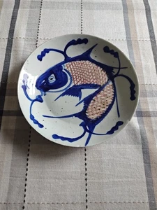 Chinesische blau weiß Porzellan unter glasiert Koi Fisch 7 1/2" flache Schüssel *lesen* - Bild 1 von 5