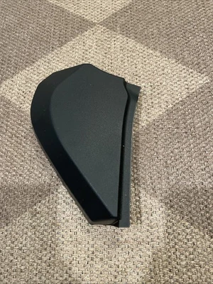 Tapicería del panel del extremo del tablero derecho Subaru Impreza Crosstrek 2017-23 66073FL00A OEM.  102 Foto 1 de 4