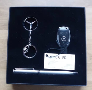 Mercedes-Benz Geschenkbox, USB Stick, Schlüsselanhänger und Stift - Bild 1 von 2
