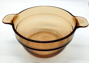 Cazuela de vidrio ámbar Vision Ware 2 asas V-20-8 Corning Pyrex Francia - Imagen 1 de 3