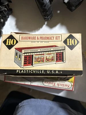 PLASTICVILLE U.S.A HO SCALE HO-76 HARDWARE & PRARMACY KIT/Ranch House - Image 1 of 4