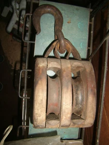 VINTAGE WOODEN BLOCK AND TACKLE - Picture 1 of 1