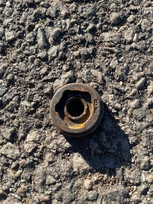 One black BK lock for 1986 to 1992 Cadillac Fleetwood Brougham wire spoke hubcap - Image 1 of 4