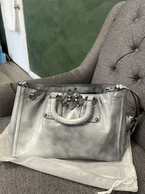 BOLSO PRADA 2010s era Spazzolato Supernova degradado gris y plata herrajes Foto 1 de 4