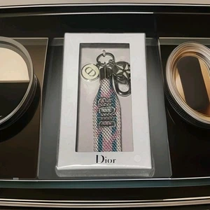Christian Dior Neuheit Rosa Bettelband Schlüsselanhänger Key Chain mit Box Sehr Selten - Bild 1 von 7