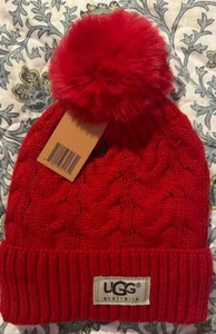 UGG Zopfmuster Beanie mit Bommel schöne rote Farbe Kunstfell gefüttert warm  - Bild 1 von 2