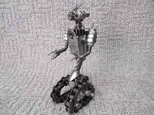 Arte de tuerca y perno de chatarra soldado hecho a mano JOHNNY FIVE - Imagen 1 de 6