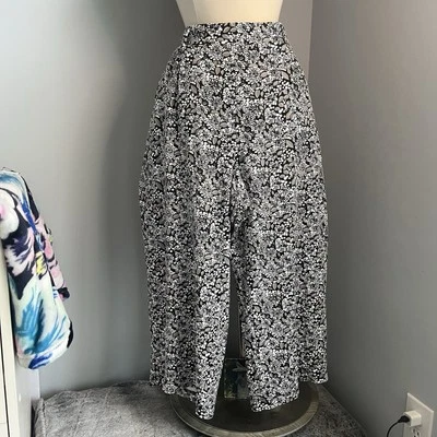 Pantalones cortos deportivos de pierna ancha Lands' End para mujer talla L negros blancos florales Foto 1 de 4