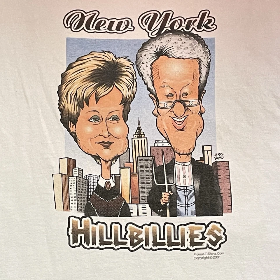 Camiseta De Colección Y2K Talla XL Bill & Hillary Clinton NUEVA YORK HILLBILLIES Blanca Divertida Foto 1 de 4