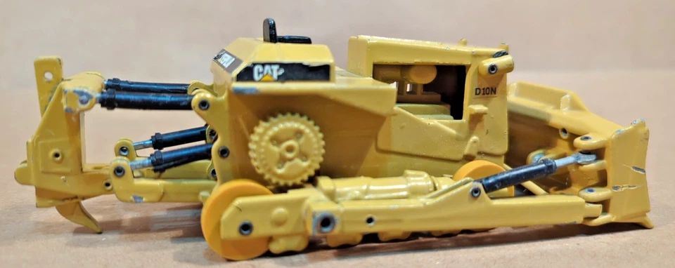 Tractor de Metal Miniatura Joal Nº 220 Cat D10 Hecho en España Foto 1 de 4
