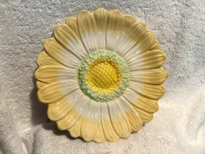 Sheng Peng Daisy Plate 8" Ceramic Yellow White Green 1980s China - Picture 1 of 2