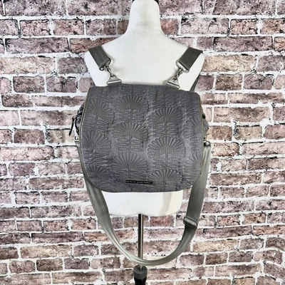 Bolso de Pañales Convertible Gris Acolchado Parte Inferior Petunia Pickle Mochila Bolso de Hombro Foto 1 de 4