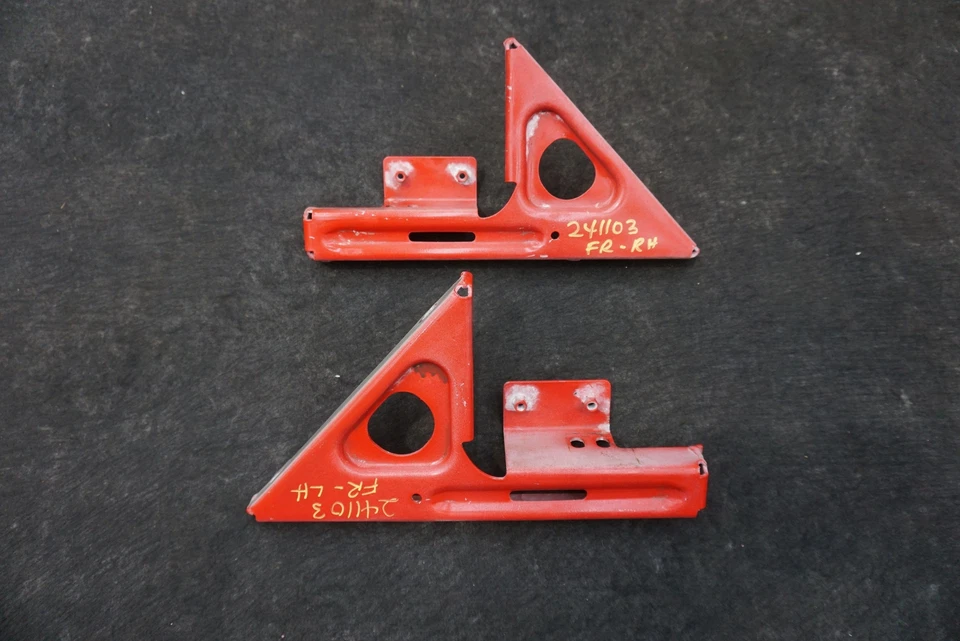 Set Front Left Right Fender Lower Mount 83960211 Ferrari California 2012-14 - Image 1 of 4