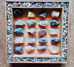 VINTAGE MINERALIENSAMMLUNG 20 EXEMPLARE. SCHÖN BESCHRIFTET & KUNSTVOLL GERAHMT - Bild 1 von 7