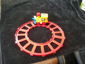 Tren PITUFOS Peyo Galoob 1982 de cuerda vintage con locomotora de vía no funciona - Imagen 1 de 5