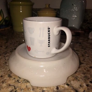 Taza de té de café pequeña Starbucks “Things I Love” 7,8 OZ blanca con corazón rojo - Imagen 1 de 3
