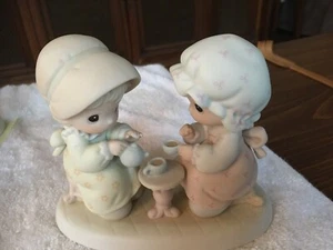 Precious Moments Figur "Friendship Hits The Spot" 1988 - Bild 1 von 2