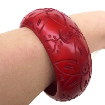 Red Bakelite Carved Bangle with Floral Design/Chunky Red Bakelite Carved Bangle. - Image 1 of 4